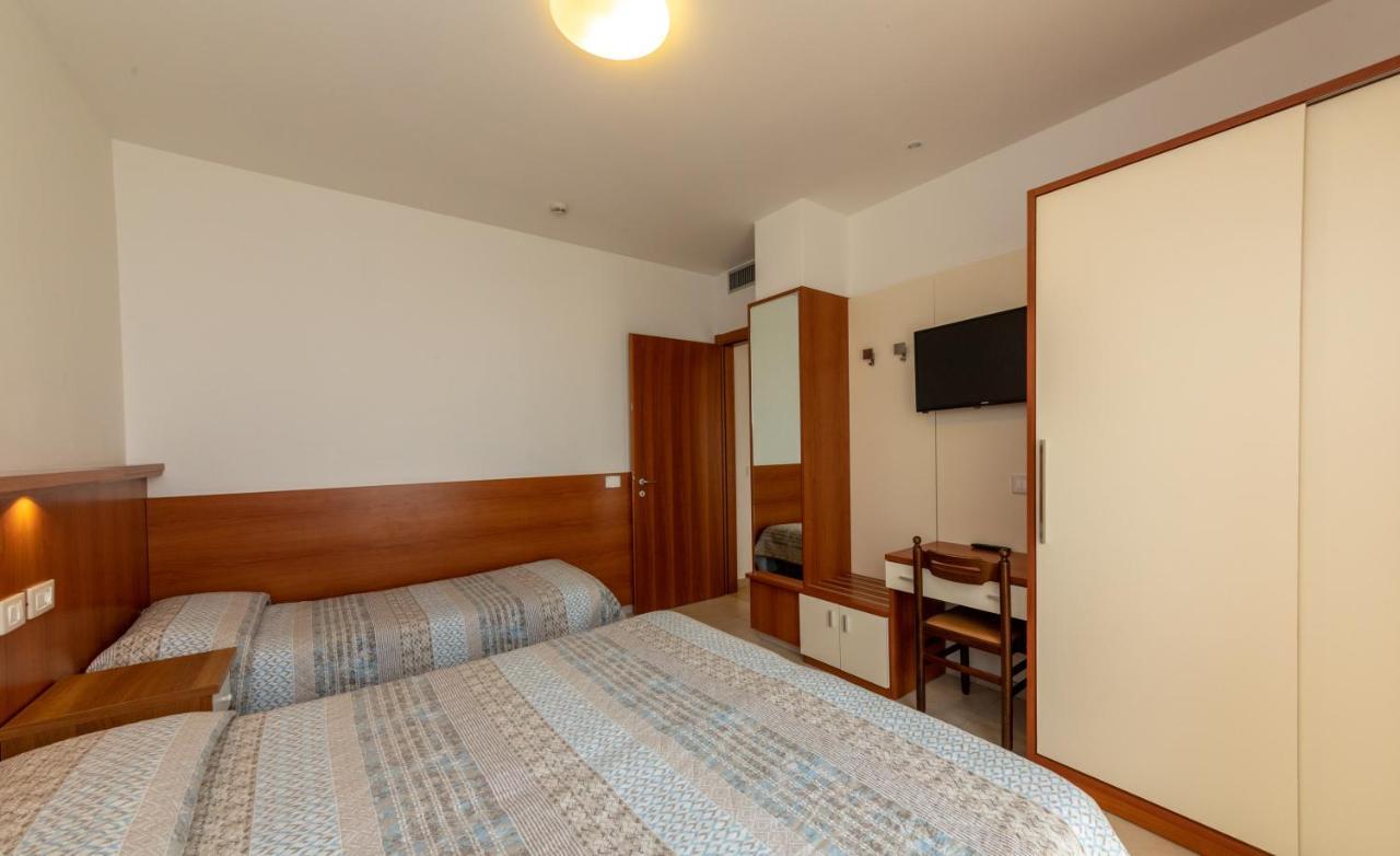 Residence Alla Rotonda Τζεσόλο Λίντο Δωμάτιο φωτογραφία